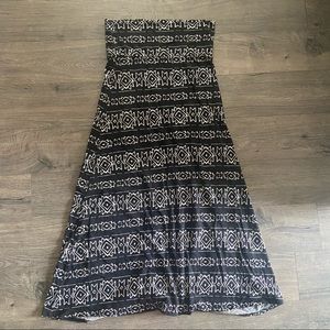 Forever 21 Maxi Skirt Black patterned small EUC